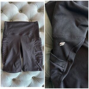 Fabletics Power Hold Womens Athletic Bike Shorts Cargo Side Pockets